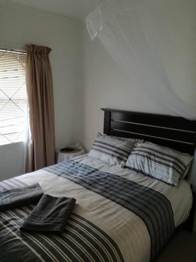 Hunters Self Catering Apartment East London Extérieur photo